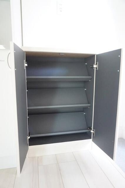 メルディア柴又Bの玄関