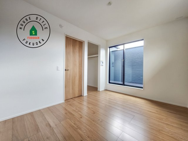 小郡市大保第4-2棟（1号棟）の内観：施工例|落ち着いた色調の洋室です。