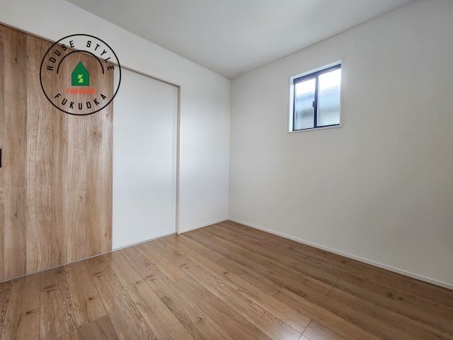 小郡市大保第4-2棟（1号棟）の内観：施工例|柔らかい陽光が差し込む明るいお部屋を演出する設計。彩光の取れる窓が気持ちの良いお部屋を創り上げます。