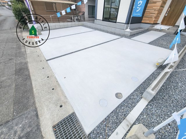 小郡市大保第4-2棟（1号棟）の駐車場|広々した駐車場になります。3台並列駐車となります。