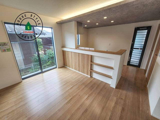 小郡市大保第4-2棟（1号棟）の内観：施工例|キッチンから立ち込める香りが今日の料理を期待させます。