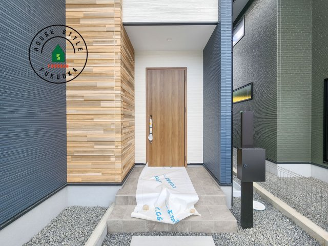 小郡市大保第4-2棟（1号棟）の外観：施工例|おでかけの時も帰った時も、「我が家」を最初に感じでもらえる素敵な空間に。