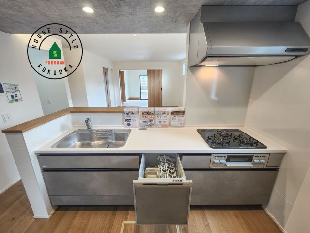 小郡市大保第4-2棟（1号棟）の内観：施工例|キッチン。グリル・食器洗い乾燥機・浄水器も完備。