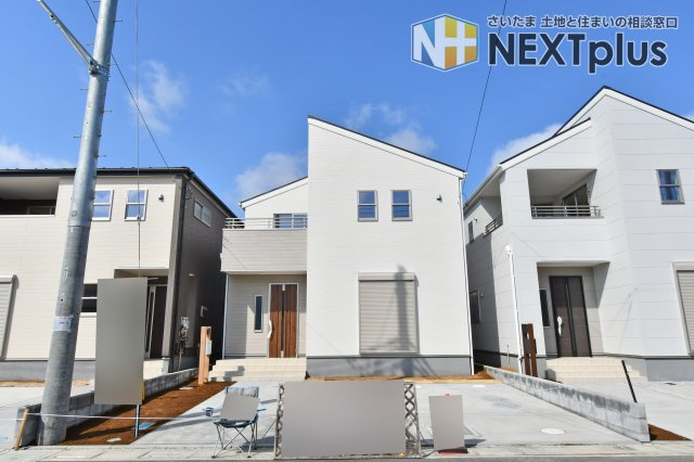 上尾市小敷谷第2全11棟　4号棟の外観|JR高崎線『上尾』駅までバス12分、停歩8分の立地。ラッシュの時間帯などバスの本数が多く、通勤通学や休日のお出掛けに便利です◎徒歩10分圏内に小中学校があるので、お子様がいるご家庭も安心の距離ですね。