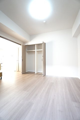 【洋室】 | 【上質リノベ】舟入中町パーク・ホームズ | 【洋室約6.0帖】
将来、ライフスタイルや家族構成が変わった時等、
第2子供部屋としても活用できそうですね！
勿論、壁掛けエアコンも取付が出来ますので、
快適な居室環境で過ごせそうです！