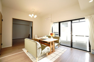 【居間・リビング】 | 【上質リノベ】舟入中町パーク・ホームズ | 室内（2025年10月17日7：00頃）撮影