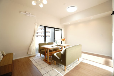 【居間・リビング】 | 【上質リノベ】舟入中町パーク・ホームズ | 室内（2025年10月17日7：00頃）撮影