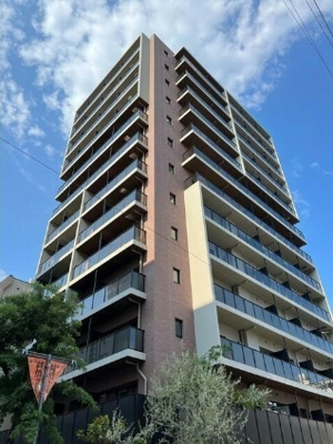 【外観】 | ブリリアンクラス高円寺 | 鉄筋コンクリート造のがっちりとした建物。