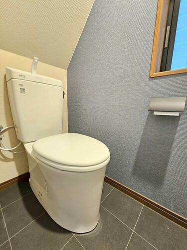 泉町1丁目　中古一戸建ての内装|１階トイレ
■物件内覧・資金計画相談・住宅ローン相談、リフォーム相談、お問合せ受付中■
※当日・翌日のご内覧、ご相談はお電話でのお問合せがスムーズです！