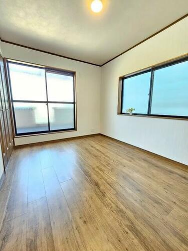 泉町1丁目　中古一戸建ての寝室|洋室6.0帖
■物件内覧・資金計画相談・住宅ローン相談、リフォーム相談、お問合せ受付中■
※当日・翌日のご内覧、ご相談はお電話でのお問合せがスムーズです！