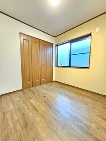 泉町1丁目　中古一戸建ての子供部屋|洋室4.5帖
■物件内覧・資金計画相談・住宅ローン相談、リフォーム相談、お問合せ受付中■
※当日・翌日のご内覧、ご相談はお電話でのお問合せがスムーズです！