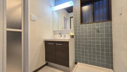 泉町1丁目　中古一戸建ての独立洗面台|シャワー付き洗面化粧台
■物件内覧・資金計画相談・住宅ローン相談、リフォーム相談、お問合せ受付中■
※当日・翌日のご内覧、ご相談はお電話でのお問合せがスムーズです！