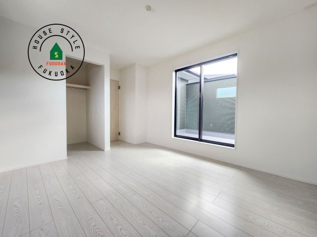 小郡市大保第4-2棟（2号棟）の内観：施工例|主寝室には収納力に優れたクローゼットがありますので、お部屋もすっきり片付きます。