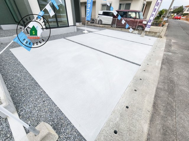 小郡市大保第4-2棟（2号棟）の駐車場|広々した駐車場になります。3台並列駐車となります。