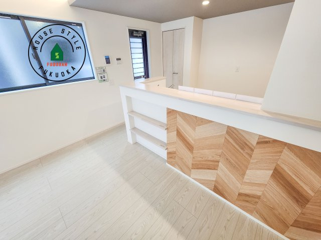 小郡市大保第4-2棟（2号棟）の内観：施工例|キッチンから立ち込める香りが今日の料理を期待させます。