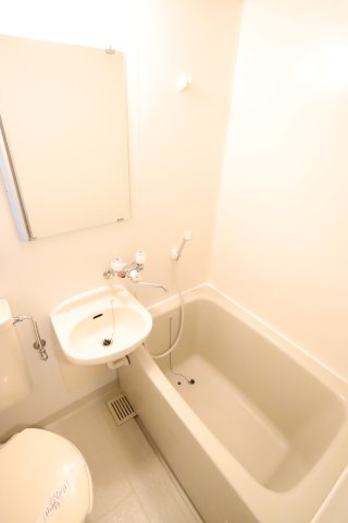 大阪市都島区都島南通２丁目の賃貸マンションの洗面所