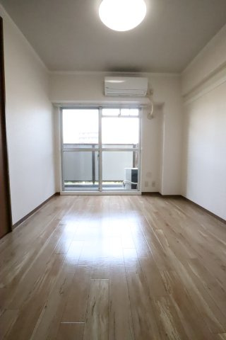 大阪市都島区都島南通２丁目の賃貸マンションの居間・リビング