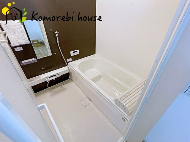 桶川市坂田　7期　新築一戸建て　グレース　01の浴室|暖房・乾燥・換気が一体になった多機能浴室で、一年を通して快適に使えるのが魅力。冬は暖房であたたかく、雨の日は乾燥が洗濯物をしっかり乾かしてくれます。