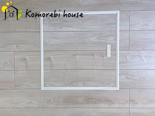 桶川市坂田　7期　新築一戸建て　グレース　01の内装|調味料やストック食材、非常用品までまとめてしまえる床下収納。キッチン周りがすっきり片付き、必要な時にさっと取り出せる“賢い収納スペース”として毎日の家事を支えます。