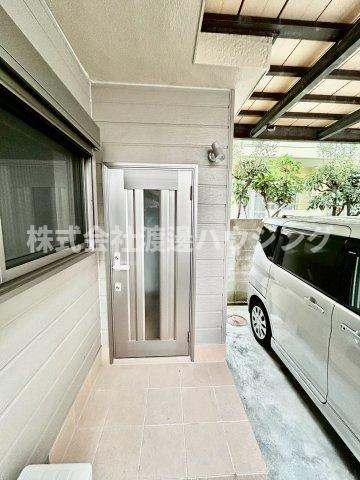 西宮市東鳴尾町１丁目の一戸建てのエントランス