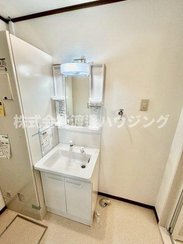 西宮市東鳴尾町１丁目の一戸建ての洗面所