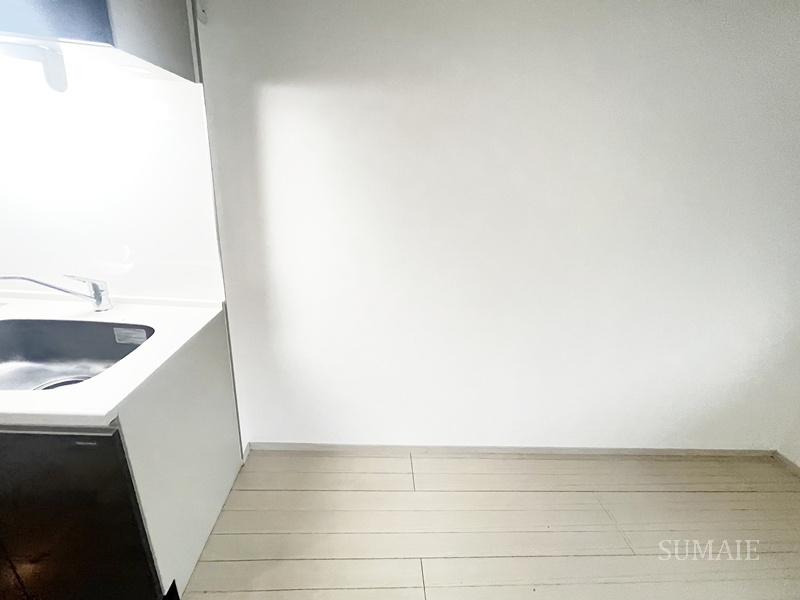 ヴィラージュ志伊Ⅲのキッチン|冷蔵庫置き場です☆