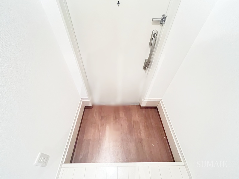 ヴィラージュ志伊Ⅲの玄関|明るい玄関です☆