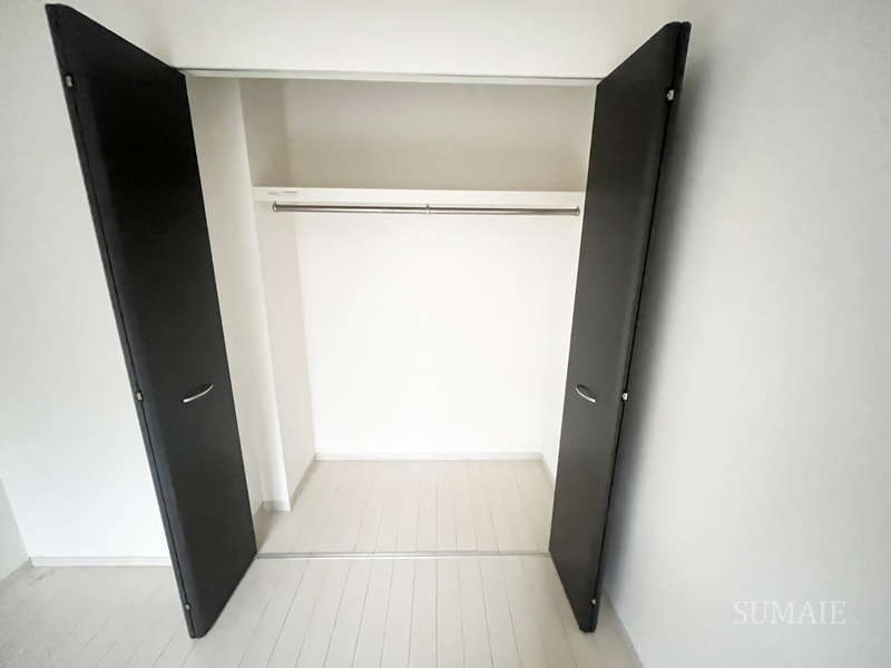 ヴィラージュ志伊Ⅲの収納|洋室のの収納スペースです☆
