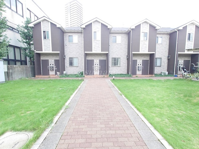 ヴィラージュ志伊Ⅲのエントランス|こちらが入口です☆