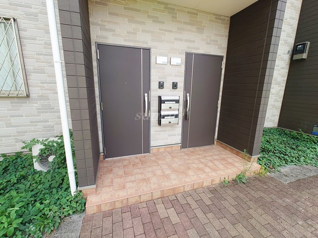 ヴィラージュ志伊Ⅲのロビー|戸別玄関です☆