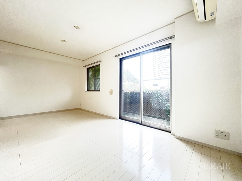 ヴィラージュ志伊Ⅲの居間・リビング|広々したリビング☆