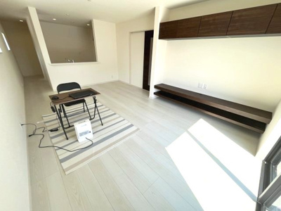 【居間・リビング】 | 【20万円ｷｬｯｼｭﾊﾞｯｸ対象物件】リーブルガーデン北葛城郡上牧町上牧全2棟 2号棟