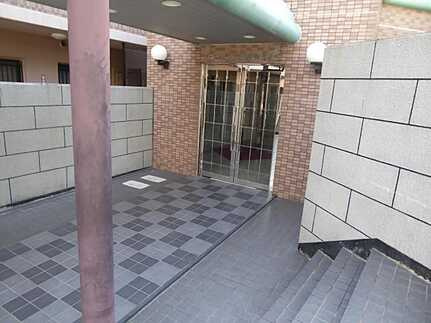フローレンス口田南弐番館のエントランス