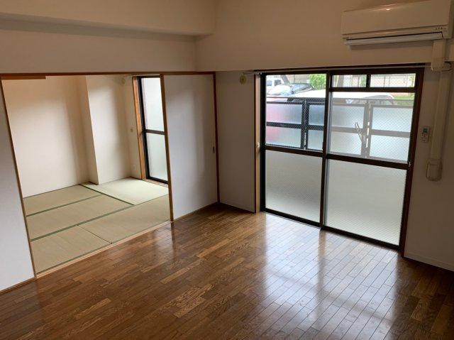 カルム小西の居間・リビング|こちらのリビングで趣味の時間をお楽しみください