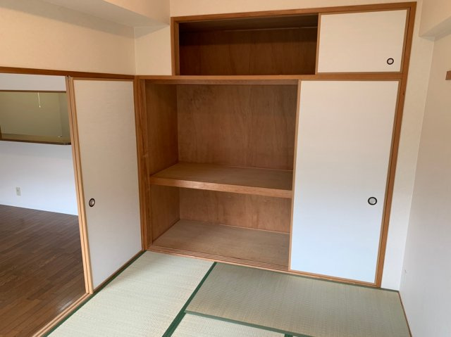 カルム小西の寝室|落ち着いた色調の寝室です