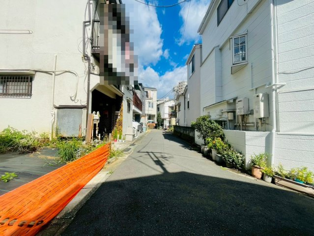 【前面道路含む現地写真】 | 品川区上大崎１丁目　新築戸建て | 穏やかな時の流れる住宅街でゆったり過ごせます
