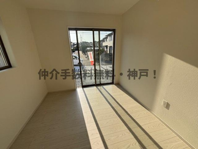 【居間・リビング】 | 神戸市西区桜が丘西町3丁目　新築戸建　仲介手数料無料！ | 使いやすい居間です