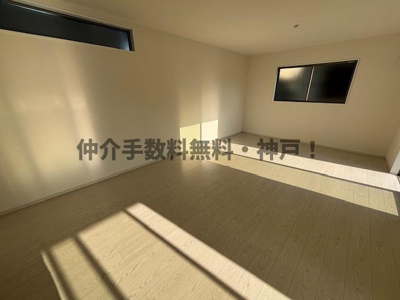 【居間・リビング】 | 神戸市西区桜が丘西町3丁目　新築戸建　仲介手数料無料！ | ゆったりとしたリビングです