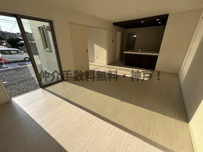 【居間・リビング】 | 神戸市西区桜が丘西町3丁目　新築戸建　仲介手数料無料！ | ゆったり過ごせるリビングです