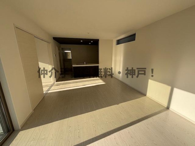 【居間・リビング】 | 神戸市西区桜が丘西町3丁目　新築戸建　仲介手数料無料！ | ゆったり過ごせるリビングです