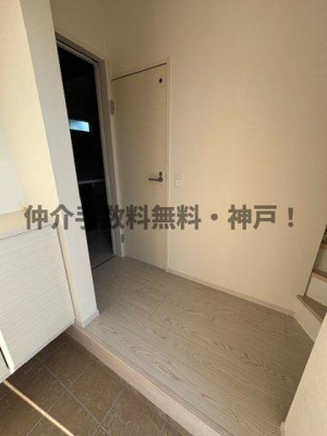 【玄関】 | 神戸市西区桜が丘西町3丁目　新築戸建　仲介手数料無料！ | きれいな玄関です