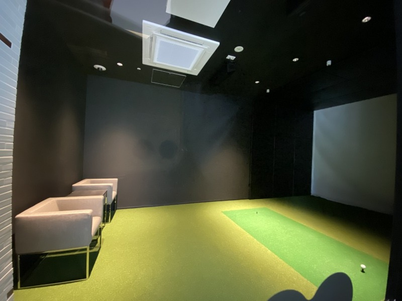 共用施設【SUN B棟 SPORTS BAR】
ゴルフシミュレータ・ビリヤード台を設置したラウンジ