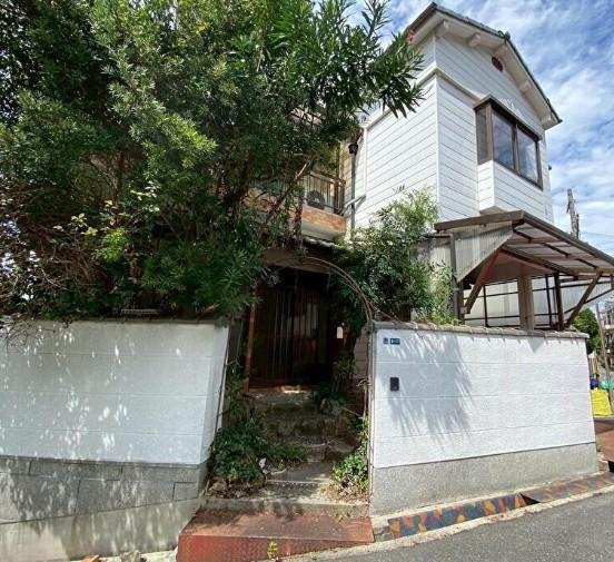 北条５丁目　中古一戸建ての外観|新しい生活にいかがでしょうか？外観はお住まいの顔になります。こだわりたいポイントですね。外壁塗装や屋根塗装のご相談も承っております。
■現地内覧・資金計画相談・住宅ローン相談もお問合せ受付中■