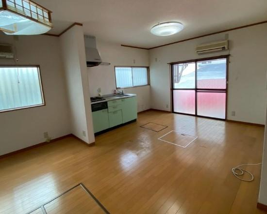 北条５丁目　中古一戸建ての居間・リビング|LDK15.5帖
■物件内覧・資金計画相談・住宅ローン相談、リフォーム相談、お問合せ受付中■
※当日・翌日のご内覧、ご相談はお電話でのお問合せがスムーズです！