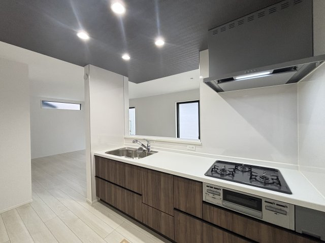 GRAFARE名古屋市打出3期｜名古屋市の戸建ならホームアップのキッチン|家族団欒できる対面キッチン