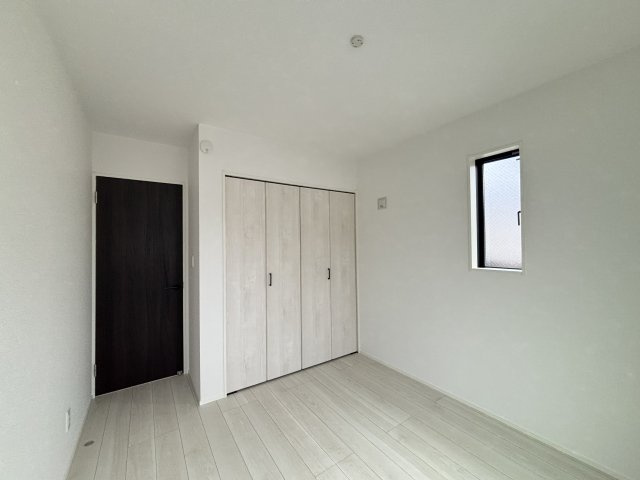 GRAFARE名古屋市打出3期｜名古屋市の戸建ならホームアップの洋室|全室収納付き