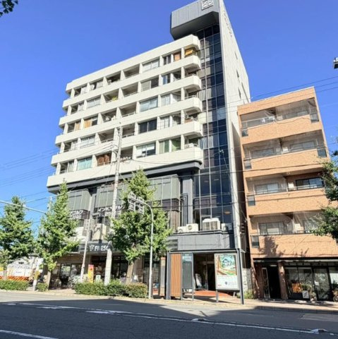 プランタンビルの外観|現在空家につき、ご内覧いつでも可能です！
マンションの1階にスーパーがあるので、買い忘れ時も安心です。