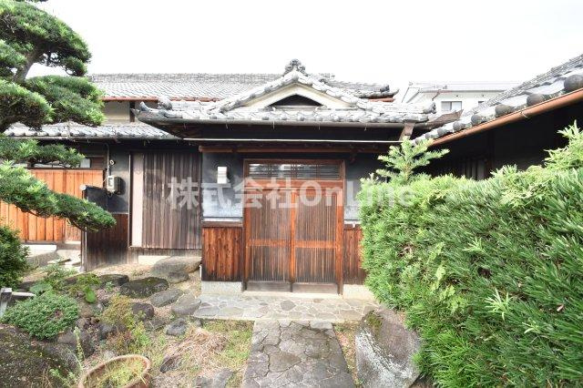 楽音寺古民家戸建賃貸のエントランス