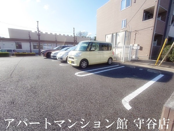 サンリット アインツ YuAの駐車場