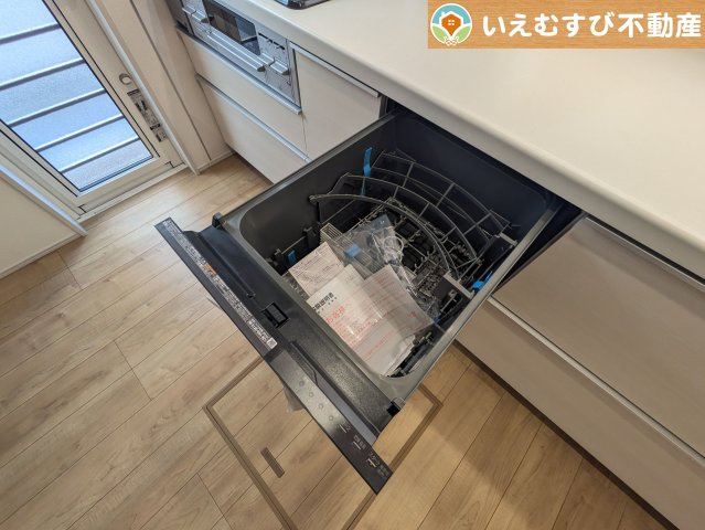 BLOOMING GARDEN　行田市富士見町2丁目2期の設備|食器洗乾燥機付で忙しいママをサポート
洗い物時間が短縮できて、その分家族や自分の時間が増えますね♪